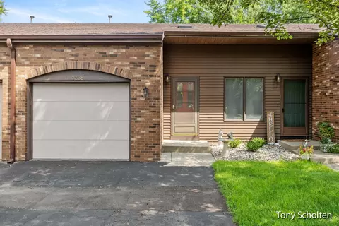 3235 Arrowhead Arms Ct #12, Grandville, MI 49418