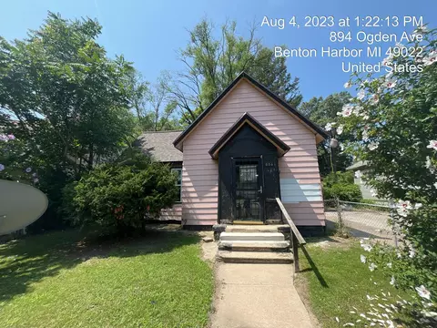 886 Ogden Ave, Benton Harbor, MI 49022
