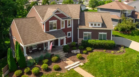 8631 Twin Lakes Dr, Jenison, MI 49428