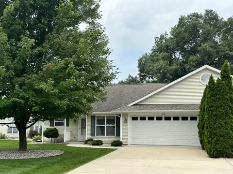 9690 Palmetto Ct, Portage, MI 49002