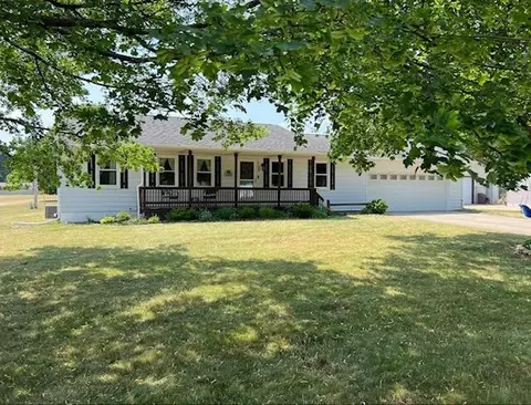 1002 Lauri Ln, Sturgis, MI 49091