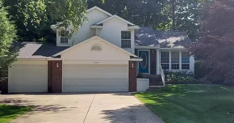 13504 Greenbriar Dr, Grand Haven, MI 49417