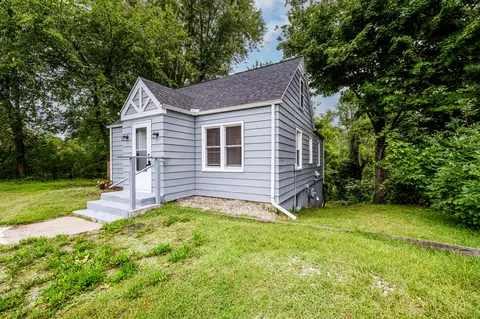 1663 Pipestone Rd, Benton Harbor, MI 49022