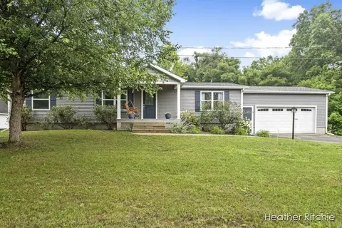 1010 102nd Ave, Plainwell, MI 49080