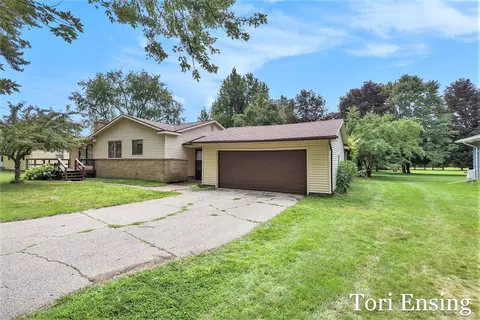 1205 W Ellis Ave, Belding, MI 48809