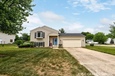 502 Hickory Dr, Wayland, MI 49348