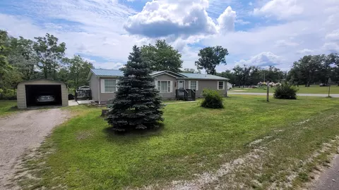 766 E Adda St, White Cloud, MI 49349 photo 4
