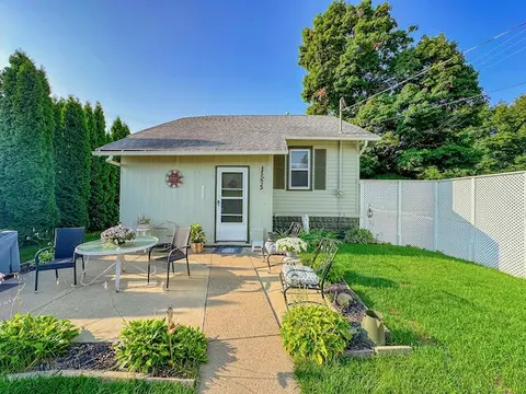 1826 Spring Arbor Rd, Jackson, MI 49203 photo 2