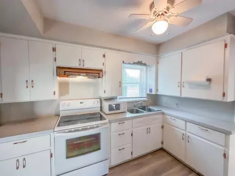 1826 Spring Arbor Rd, Jackson, MI 49203 photo 16