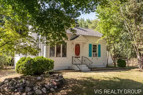 1912 Grant Ave, Grand Haven, MI 49417