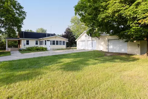 5012 Oak Point Rd, Jackson, MI 49201