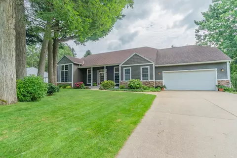 15354 Hofma Dr, Grand Haven, MI 49417