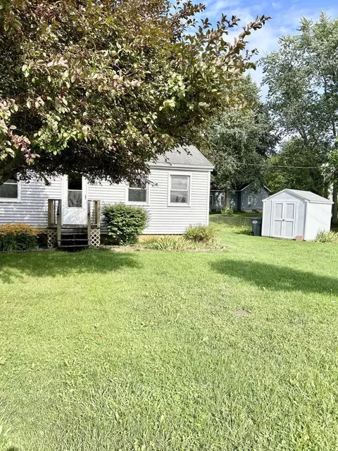 7215 Old Pipestone Rd, Eau Claire, MI 49111