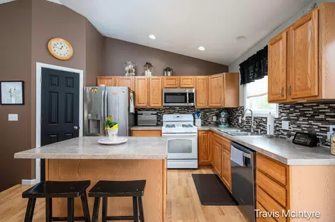 5979 N Whites Bridge Rd, Belding, MI 48809 photo 3