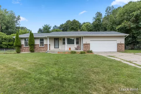 914 Kusterer Dr NW, Grand Rapids, MI 49534