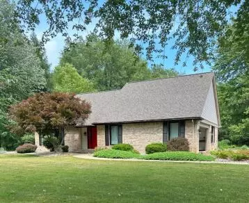 140 Steamburg Dr, East Leroy, MI 49051