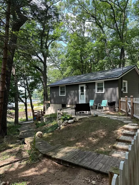 10297 Basford Lake Dr, Baldwin, MI 49304