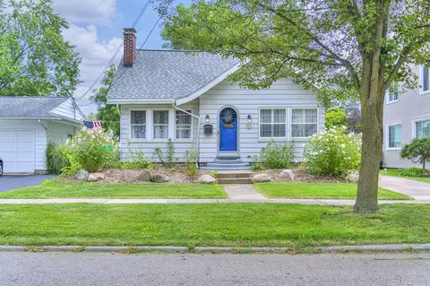 803 S Grinnell St, Jackson, MI 49203