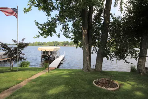 60566 Shoreline Dr, Burr Oak, MI 49030