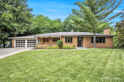 2005 Jefferson Dr SE, Grand Rapids, MI 49507