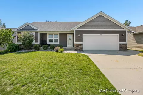 6174 Balcom Ln, Allendale, MI 49401