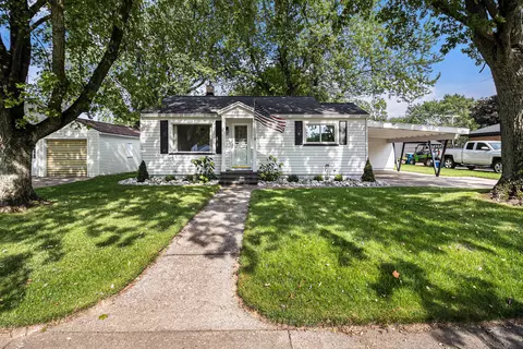 46 S Orchard St, Hart, MI 49420