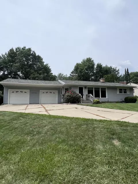 11418 E River Dr, Dewitt, MI 48820