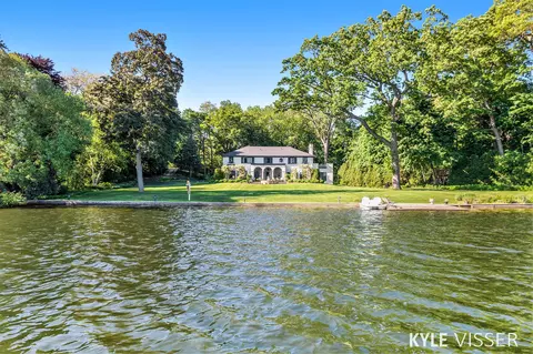 2096 Robinson Rd SE, Grand Rapids, MI 49506