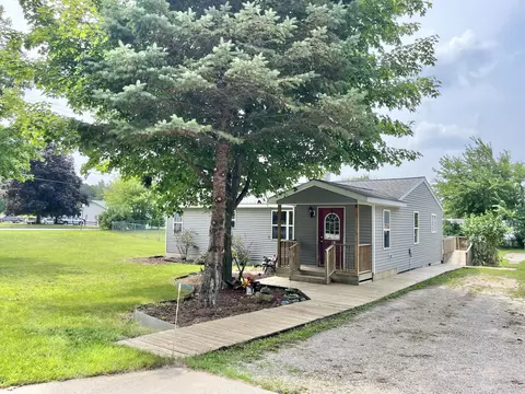 317 Connie Ave, Fremont, MI 49412