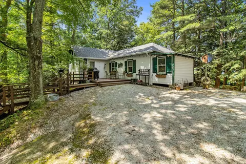 894 S Beach St, Pentwater, MI 49449
