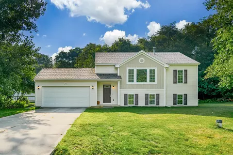 1329 Red Fox Ct, Allegan, MI 49010