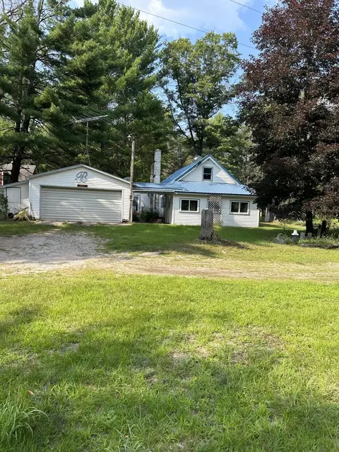 660 Ivy Ln, Marion, MI 49665