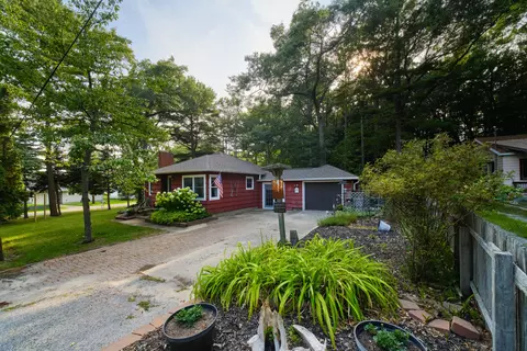 3374 Maplewood Ave, Manistee, MI 49660