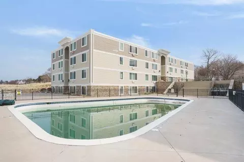 223 N Shore Dr #212, South Haven, MI 49090