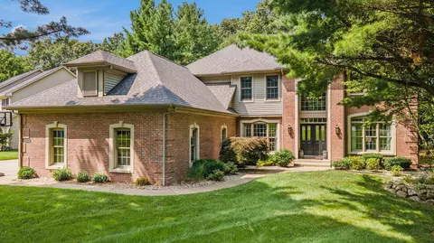 8514 Wyndwood Pt, Mattawan, MI 49071