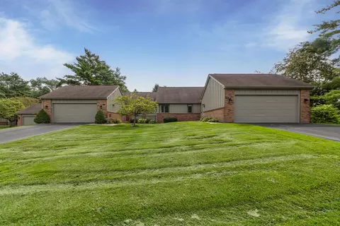 225 Raintree Cir, Kalamazoo, MI 49006