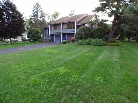 2402 Fairgrove St, Kalamazoo, MI 49009
