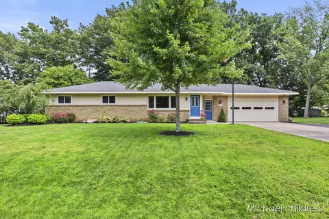7270 Astronaut Ave, Jenison, MI 49428