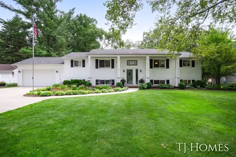 1008 Collindale Ave NW, Grand Rapids, MI 49504