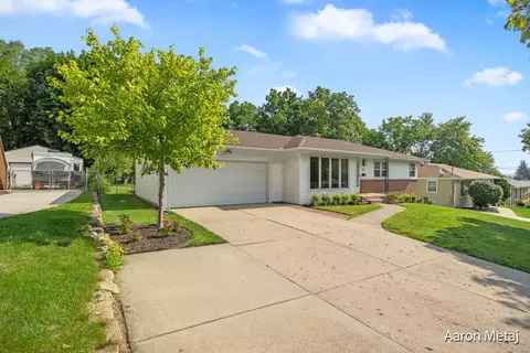 1437 10th St NW, Grand Rapids, MI 49504