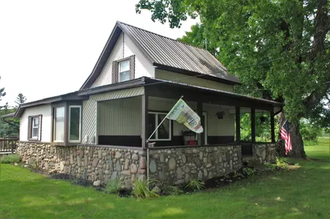 8707 Ferris Rd, Six Lakes, MI 48886