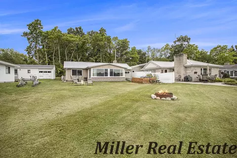 364 Barlow Cove Dr, Middleville, MI 49333