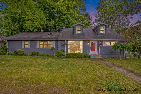 315 Harlan Ave, Buchanan, MI 49107
