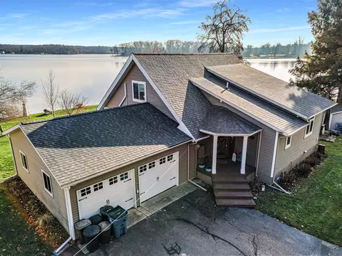8786 Vanderstel Dr, Newaygo, MI 49337