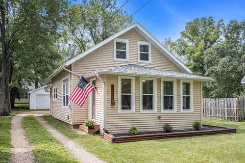 2233 Edgewood Dr, Kalamazoo, MI 49008