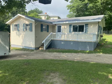 321 W Main St, Vermontville, MI 49096