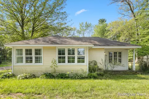 97 E Kenwood Rd, Twin Lake, MI 49457