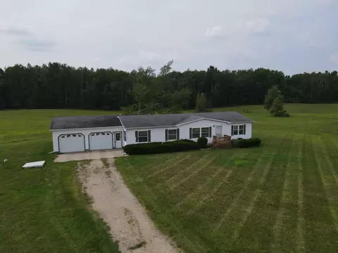 6109 30th Ave, Sears, MI 49679 photo 4