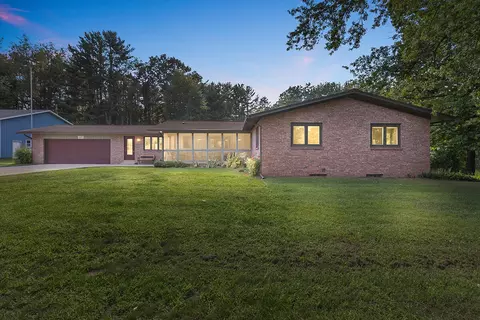 12831 Long Lake Dr, Sparta, MI 49345