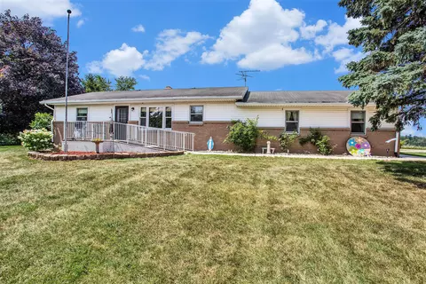 17007 16th Ave, Coopersville, MI 49404